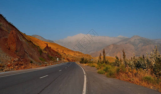 中亚塔吉克斯坦Pamir公路最南端的Panj河图片