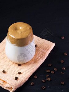 Dalgona咖啡潮流饮料图片