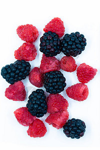龙头上方的浆果和蓝莓关闭静图片