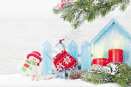 圣诞蜡烛雪人玩具装饰和fir树枝Xma图片