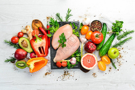 健康的食物新鲜蔬菜水果和鸡肉的空间背景图片