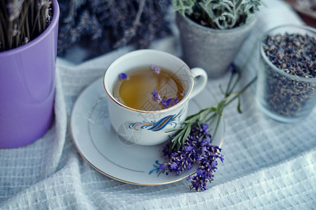 茶和草药熏衣图片