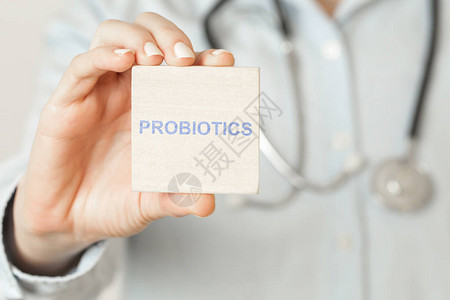 医疗工作者持有PROBIOTICS标志图片