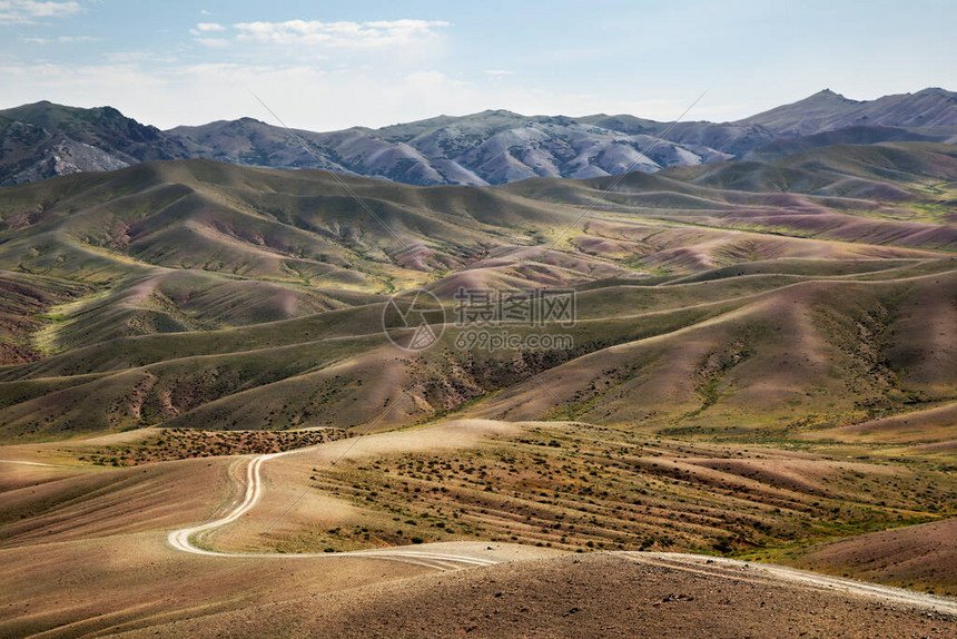 位于蒙古戈壁沙漠图片