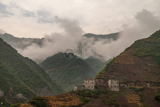 长江的西里峡谷图片