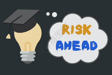 手写文本前面的风险概念照片损坏伤害责任损失的概率或威胁3D毕业帽基于空白云思图片