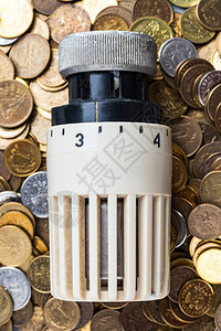 家庭热量节省或支出概念硬币堆积的辐射调节图片