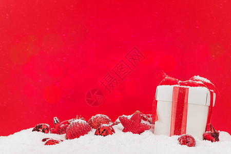 在红背景雪上加红背景图片