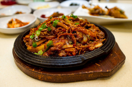 韩国的杂鱼JayyookBokkeum用大锅和坚固豆腐来图片