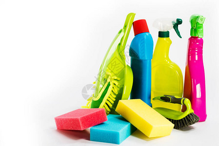 五颜六色的清洁工具家庭清洁概念孤立在白色背景图片