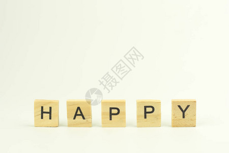 用白色背景拼写HAPPY字词图片