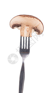 在白色背景上隔离的带有波托贝罗蘑菇的叉子图片