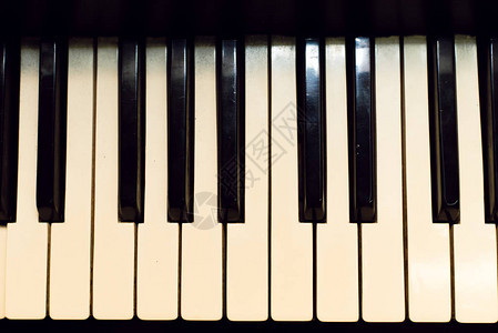 经典象牙钢琴的钥匙图片