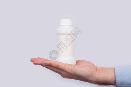 手掌上的白塑料药罐复制空间模图片