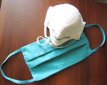 白色和蓝色防护医用织物口罩图片