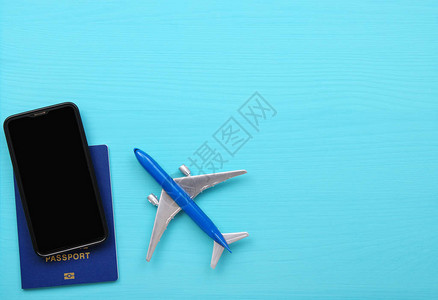模型飞机蓝色背景上的飞机旅图片