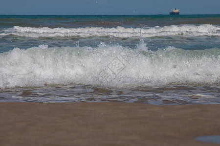 夏日的海浪图片