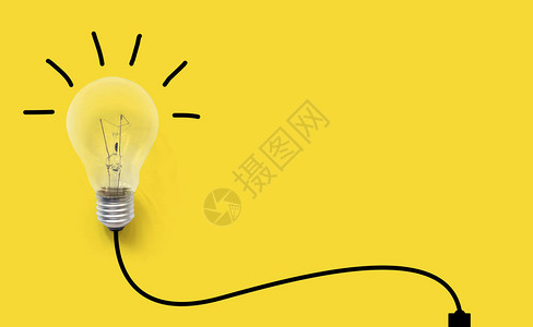 大脑创新概念黄色背景的灯泡在黄色图片