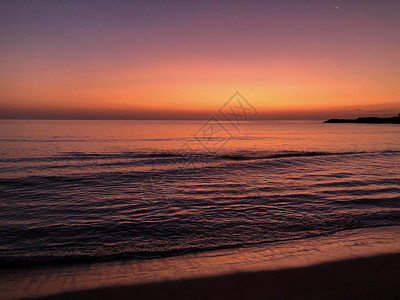 黎明时分壮观的海景图片