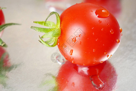 许多新鲜美味的番茄樱桃背景图片