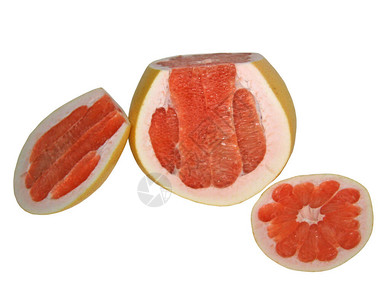 白色背景上的红柚三片鲜红色的水果片带有粉红色果肉的柚子被切成三部分白色背景上的水果白色背景上的大水果是亮粉色水背景图片