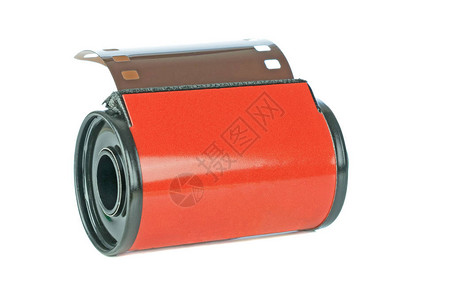 胶卷相机一张红色的35毫米模拟相机胶卷背景
