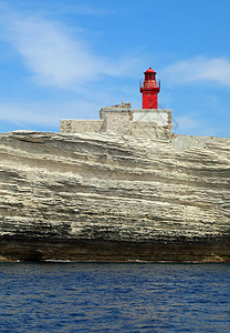 欧洲地中海法国岛屿科尔西卡Bonifacio镇附近的白悬崖上称为MADONET图片