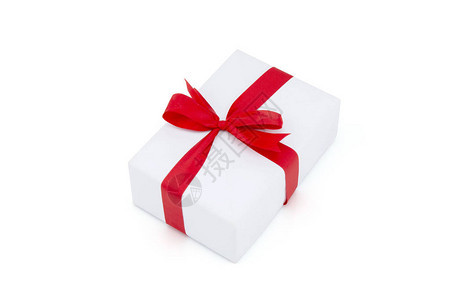 白色礼品盒和红丝带在圣诞节和的季节与白色背景隔离背景图片