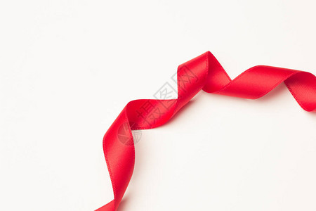 红丝带在圣诞礼物生日礼物周年纪念日一般礼物中制作装饰领带图片