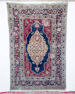 阿尔巴尼亚古老的彩色传统地毯图片