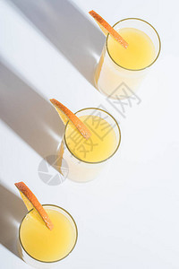 柑橘汁配水果片图片