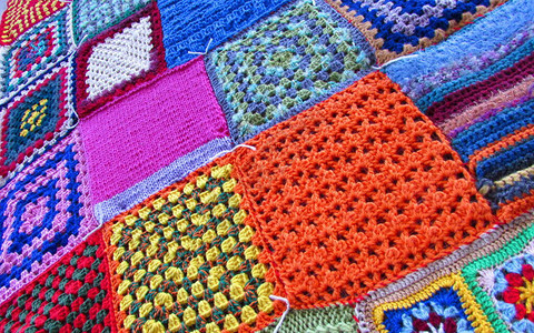 裁缝制作的彩色羊毛地毯图片