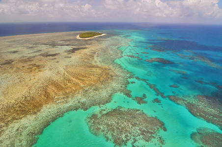 直升机对大堡礁和绿岛的空中观察澳大图片
