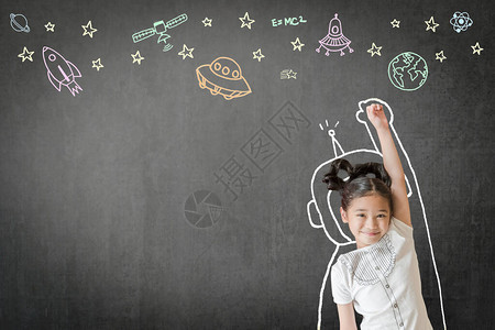 儿童在科学教育中的学习灵感与女孩的想象力涂鸦在教师学校黑板上图片