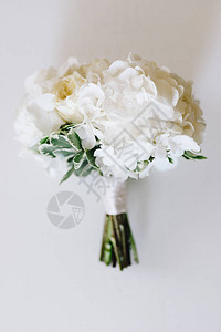 一束白花的婚礼花束背景图片
