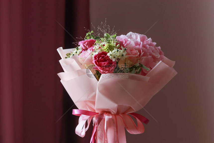 粉红花束玫瑰花Hydrange图片