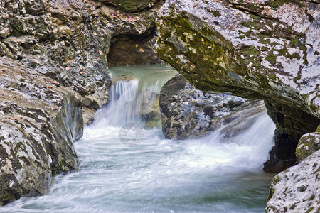 关岛峡谷自然遗迹是俄罗斯所有地区游客最受欢迎的目地图片