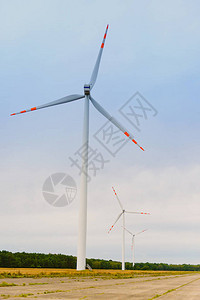 风力涡轮机从风中生产态能源可再生能源风车节省了地球的天然成分绿图片