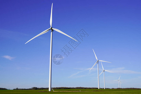 利用蓝天清洁可再生能源生产风力图片