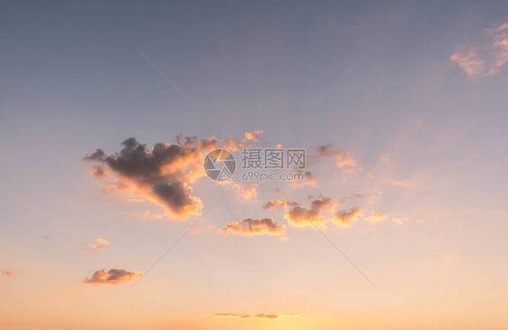 有背景的乌云雷雨前的乌云图片