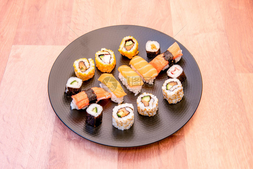 各种日本握寿司的形象图片