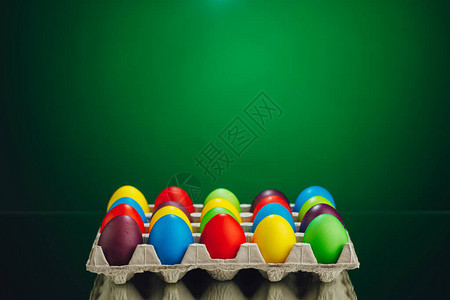 复活节多彩鸡蛋盒绿色背图片
