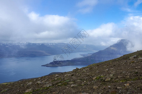 Reydarfjordur的全景图片