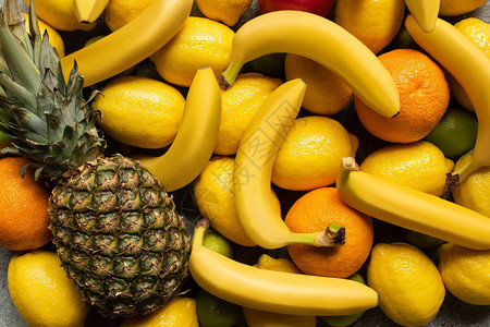香蕉橘子五颜六色的美味夏季水果的顶视图背景