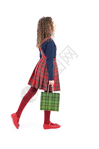 销售精英与孤立在白色背景上的绿色包装方格纹理的孩子女孩喜欢在销售季节购物节日礼物背景