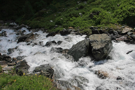 新中式山水美丽的山水溪流风景照背景