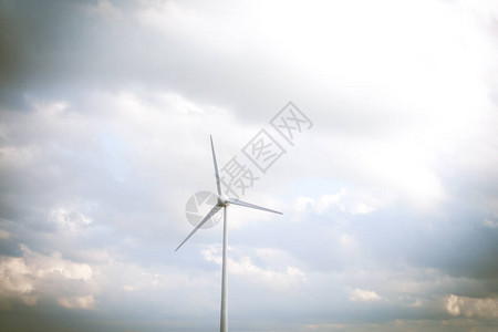 来自天然可再生资源的可持续能源生产风图片