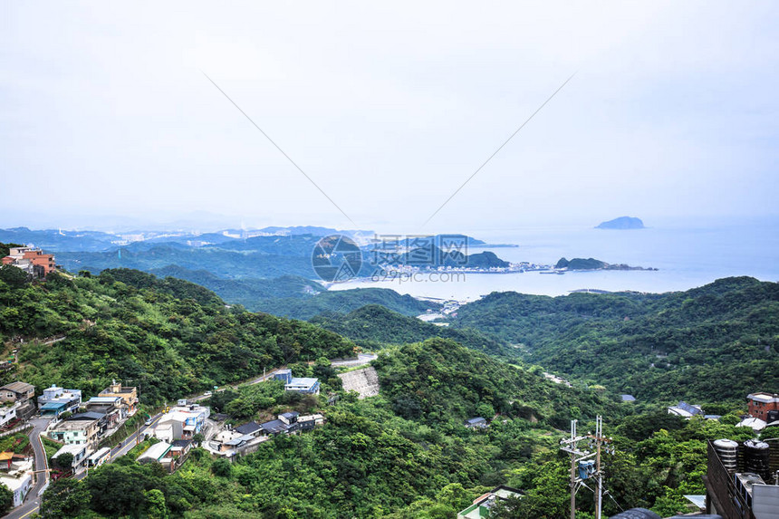 Jiufen与基隆港和海的全景空中观察图片