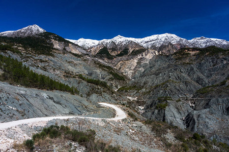 雪角山景图片