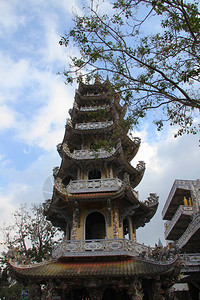 越南Dalat的林蓬佛寺瓶图片